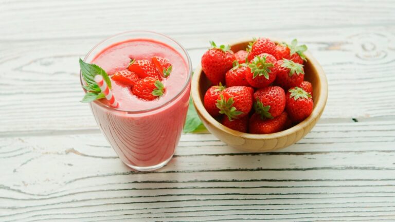 Strawberry Smoothie Recipe – For Strawberry Lovers