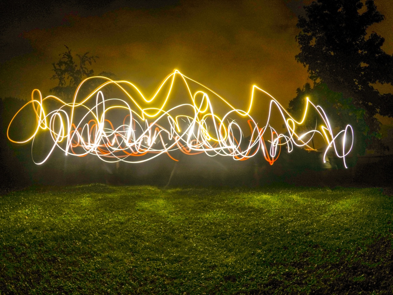 trick-photography-techniques-light-and-time-secrets-of-the-pros-trick-photography-techniques-light-drawing-light-painting-leisure-photography-uniqsource-com